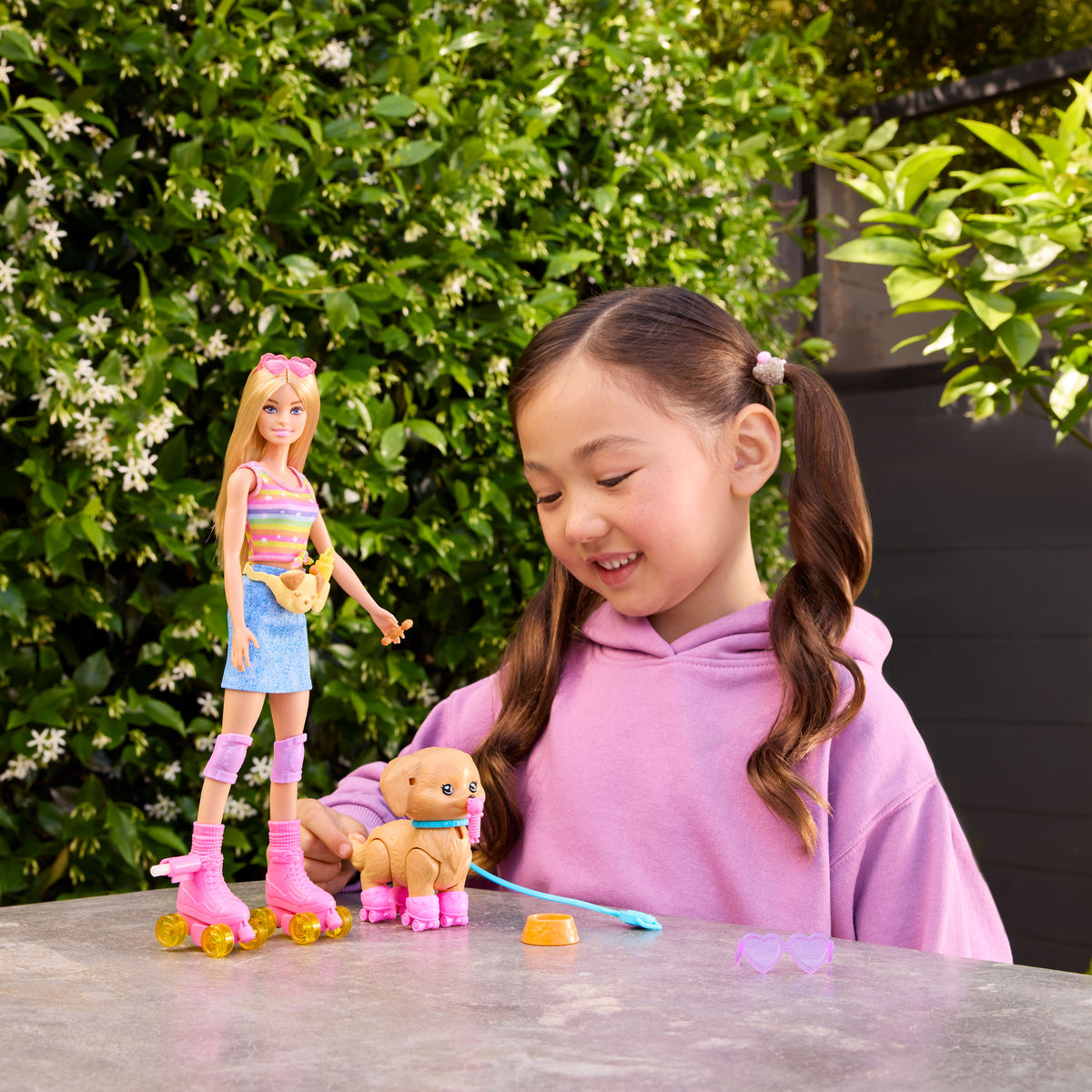 Boneca Barbie com Cachorrinho e Patins — imagem 2
