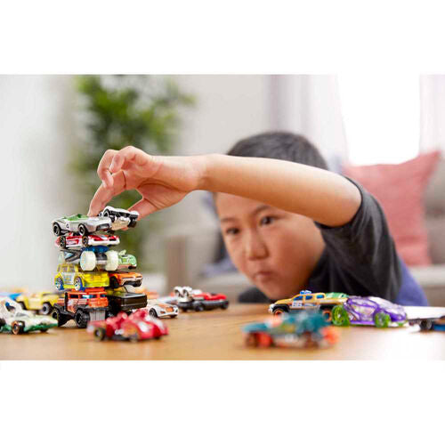 Conjunto com 20 carrinhos Hot Wheels sortidos