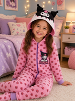 Pijama Macacão de Coralina Kuromi Rosa e Lilás com Capuz — imagem principal