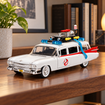 Ecto-1 Ghostbusters 1:24 em ambiente de coleção — imagem de contexto criada com IA